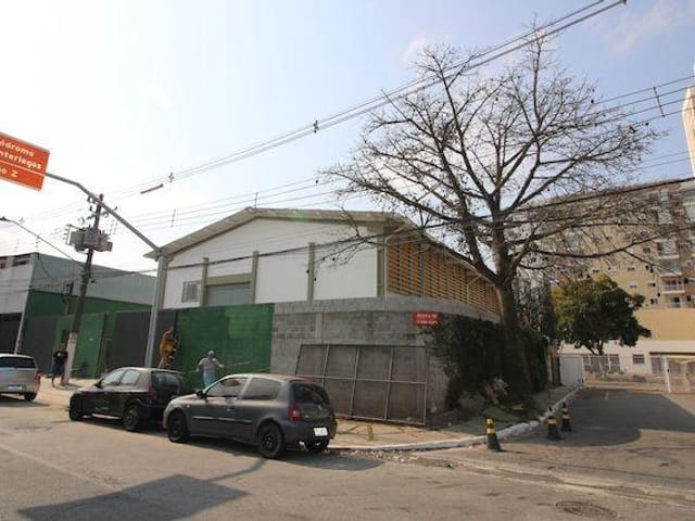 Galpão / Barracão com 656m², para alugar, no bairro Interlagos em São Paulo