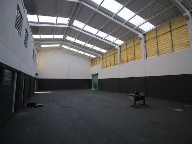 Galpão / Barracão com 656m², para alugar, no bairro Interlagos em São Paulo