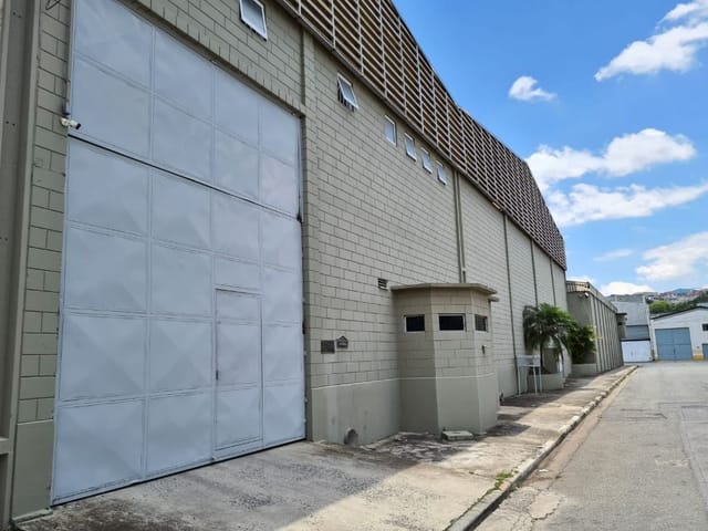 Galpão / Barracão com 5000m², para alugar, no bairro Jardim Santa Marta (Fazendinha) em Santana de Parnaíba