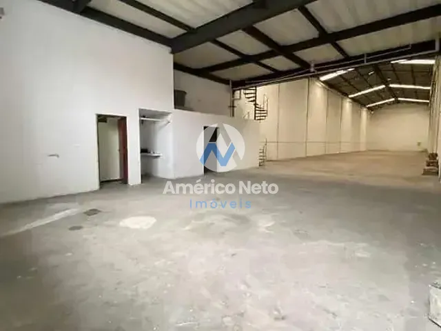 Galpão / Barracão à venda, no bairro Vila Palmares em Santo André