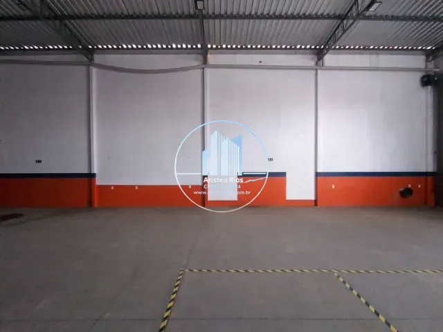 Galpão / Barracão com 250m², para alugar, no bairro São Cristóvão em Pouso Alegre
