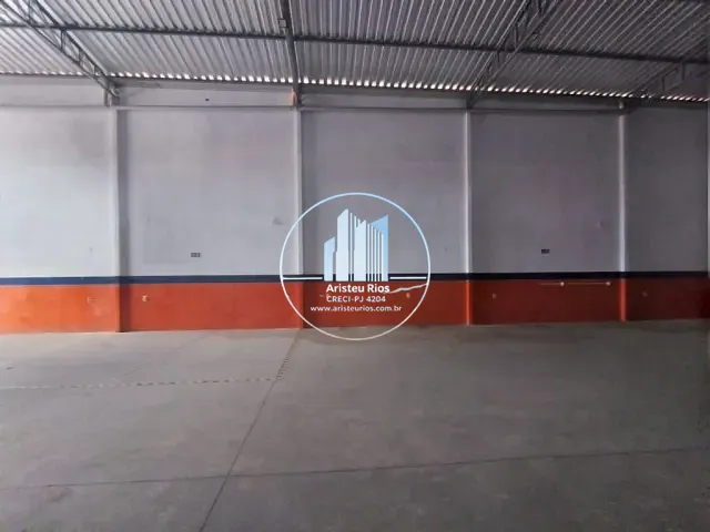 Galpão / Barracão com 250m², para alugar, no bairro São Cristóvão em Pouso Alegre