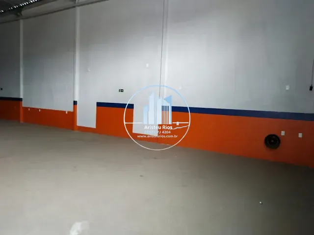 Galpão / Barracão com 250m², para alugar, no bairro São Cristóvão em Pouso Alegre