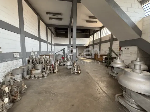 Galpão / Barracão com 1174m², à venda, no bairro Vila Guedes em São Paulo