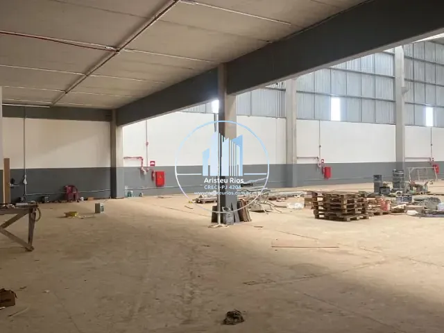 Galpão / Barracão com 2200m², para alugar, no bairro Passaredo em Pouso Alegre