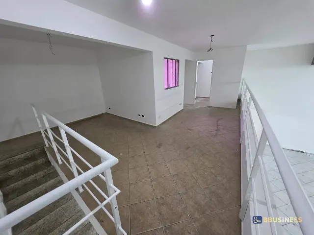 Galpão / Barracão para alugar, no bairro Vila Linda em Santo André