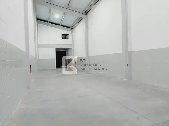 Galpão / Barracão com 338m², para alugar, no bairro Loteamento Comercial Monte Castelo em Indaiatuba