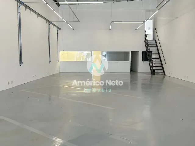 Galpão / Barracão com 620m², para alugar, no bairro Jardim Independência em São Paulo