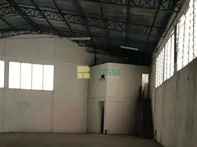 Galpão / Barracão com 1000m², para alugar, no bairro Jardim Satélite em São José dos Campos