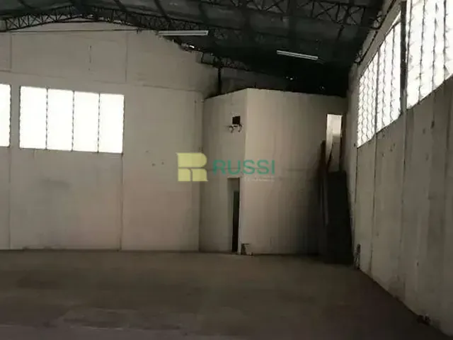Galpão / Barracão com 1000m², para alugar, no bairro Jardim Satélite em São José dos Campos