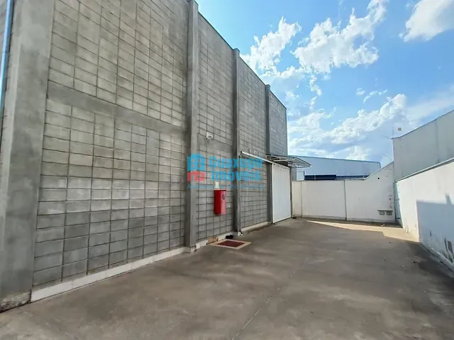 Galpão / Barracão com 937m², para alugar, no bairro Polo da Moda em Guaxupé