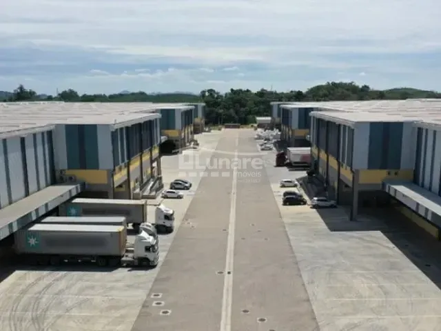 Galpão / Barracão com 155m², para alugar, no bairro Corveta em Araquari