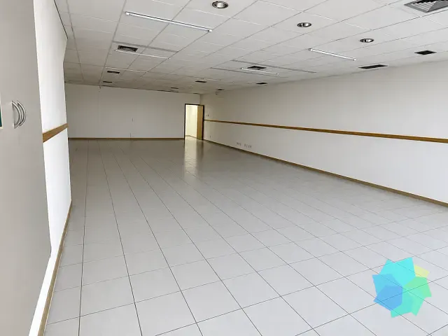 Galpão / Barracão com 180m², para alugar, no bairro Centro em Salto