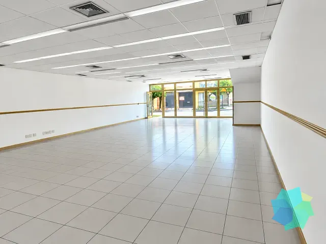 Galpão / Barracão com 180m², para alugar, no bairro Centro em Salto
