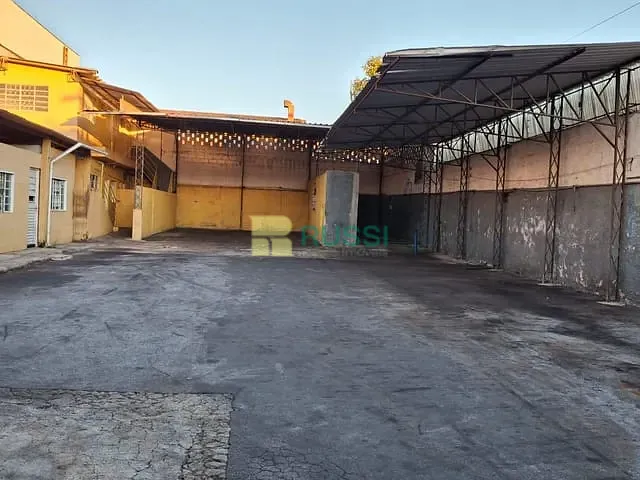 Galpão / Barracão com 586m², para alugar, no bairro Vila Nair em São José dos Campos