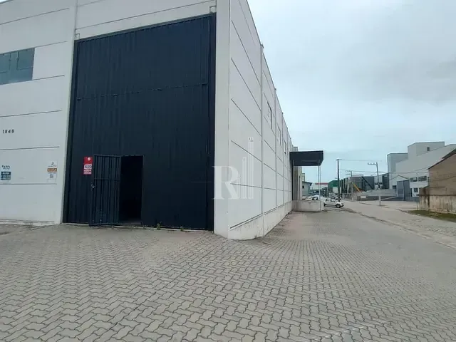 Galpão / Barracão com 701m², para alugar, no bairro Praça em Tijucas