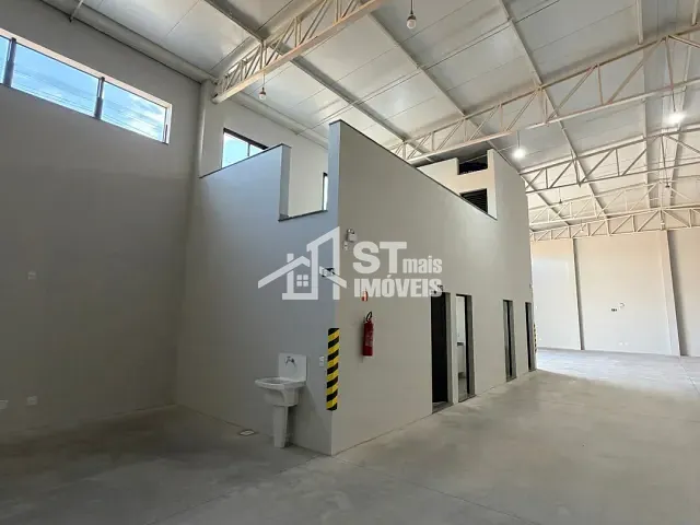 Galpão / Barracão com 600m², para alugar, no bairro São Cristovão em Andradas