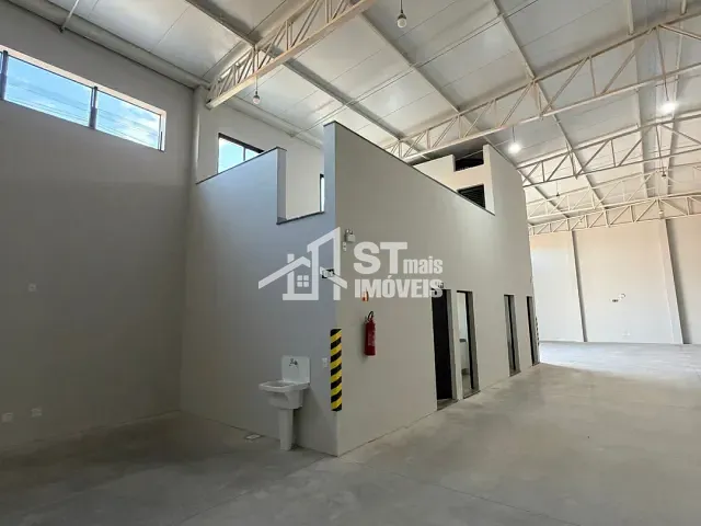 Galpão / Barracão com 600m², para alugar, no bairro São Cristovão em Andradas