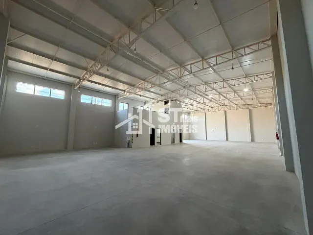 Galpão / Barracão com 600m², para alugar, no bairro São Cristovão em Andradas