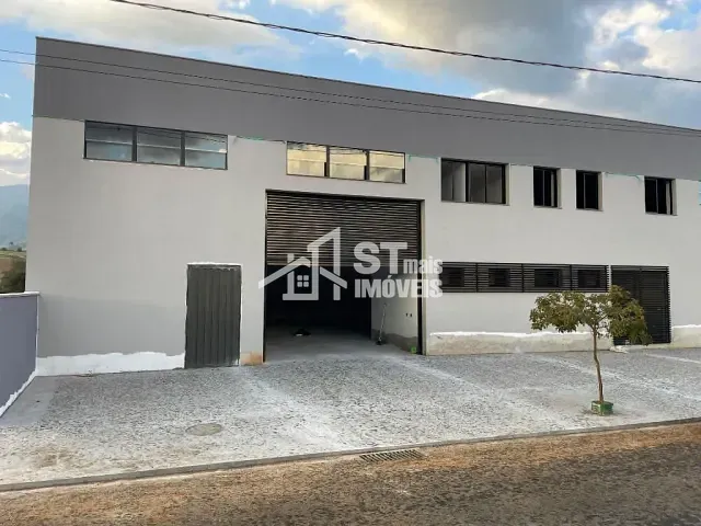 Galpão / Barracão com 600m², para alugar, no bairro São Cristovão em Andradas