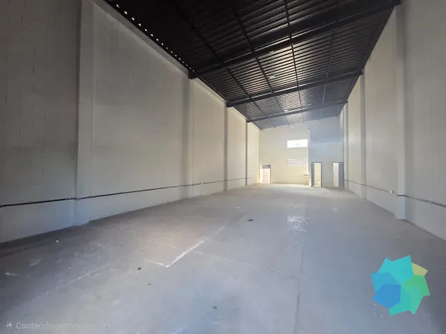 Galpão / Barracão com 250m², para alugar, no bairro Jardim Marília em Salto