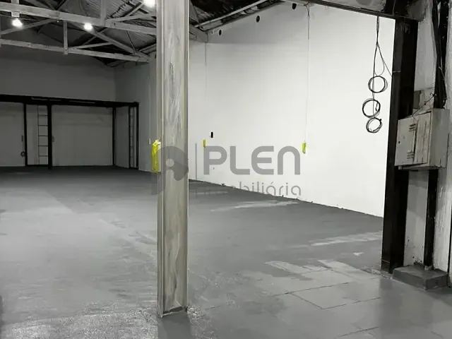 Galpão / Barracão com 300m², para alugar, no bairro Casa Verde em São Paulo