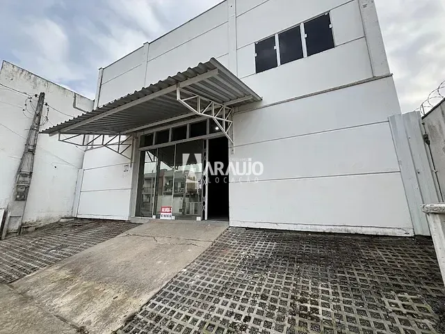 Galpão / Barracão com 185m², para alugar, no bairro Espinheiros em Itajaí