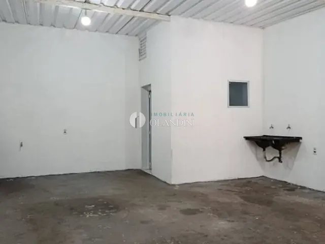 Galpão / Barracão com 250m², para alugar, no bairro Centro em Artur Nogueira