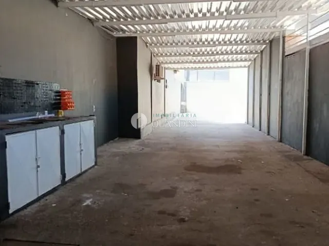 Galpão / Barracão com 250m², para alugar, no bairro Centro em Artur Nogueira