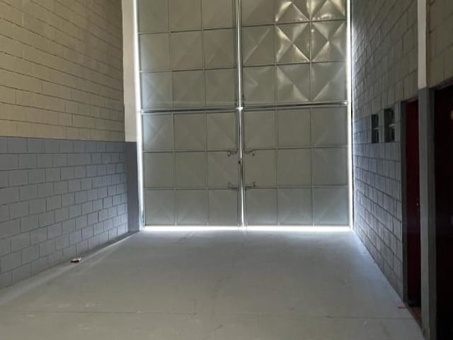 Galpão / Barracão com 450m², para alugar, no bairro Jardim Santa Marta (Fazendinha) em Santana de Parnaíba