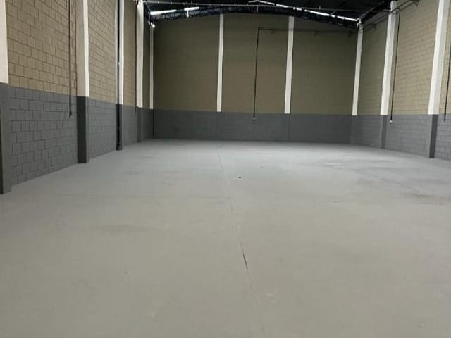 Galpão / Barracão com 450m², para alugar, no bairro Jardim Santa Marta (Fazendinha) em Santana de Parnaíba