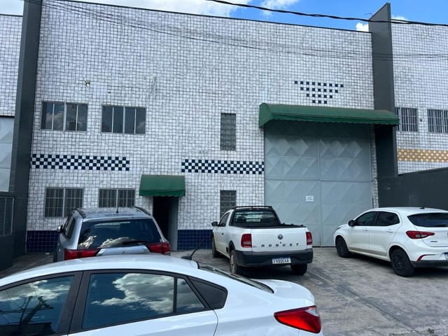 Galpão / Barracão com 450m², para alugar, no bairro Jardim Santa Marta (Fazendinha) em Santana de Parnaíba