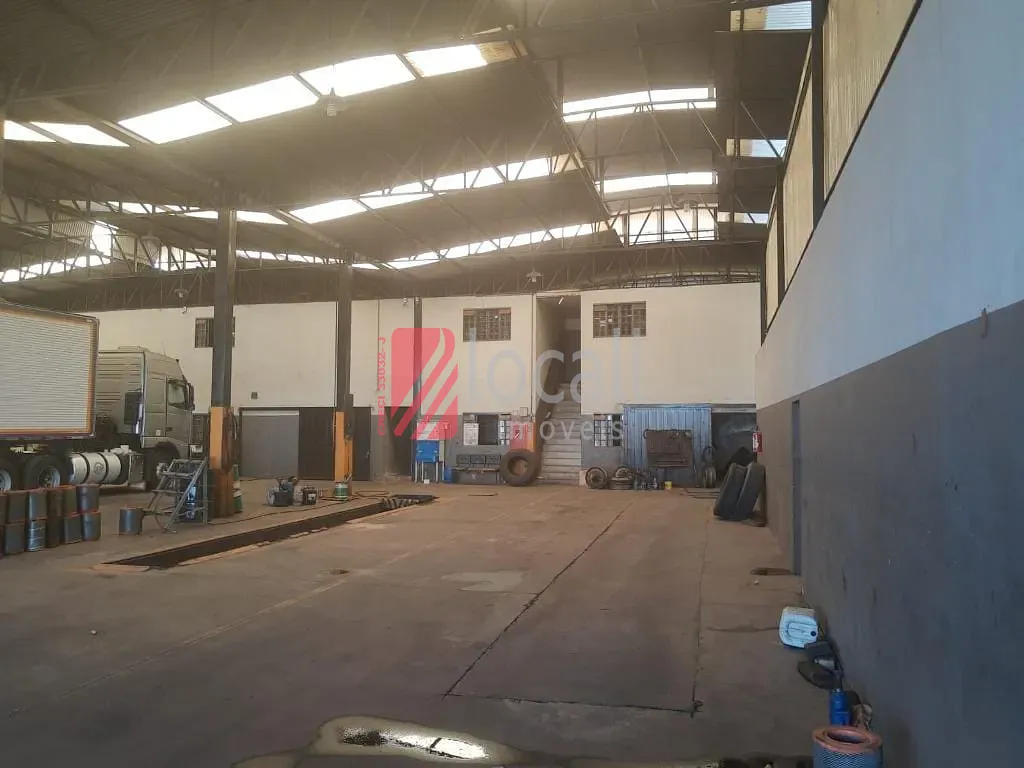 Galpão / Depósito / Armazém  à venda, 2400m² — foto 2 de 20