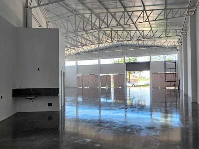 Galpão / Barracão com 634m², para alugar, no bairro Messiânico em Londrina