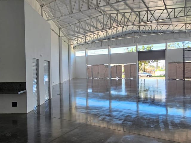 Galpão / Barracão com 634m², para alugar, no bairro Messiânico em Londrina