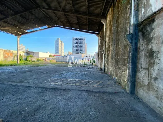 Galpão / Barracão com 400m², para alugar, no bairro Centro em Itajaí