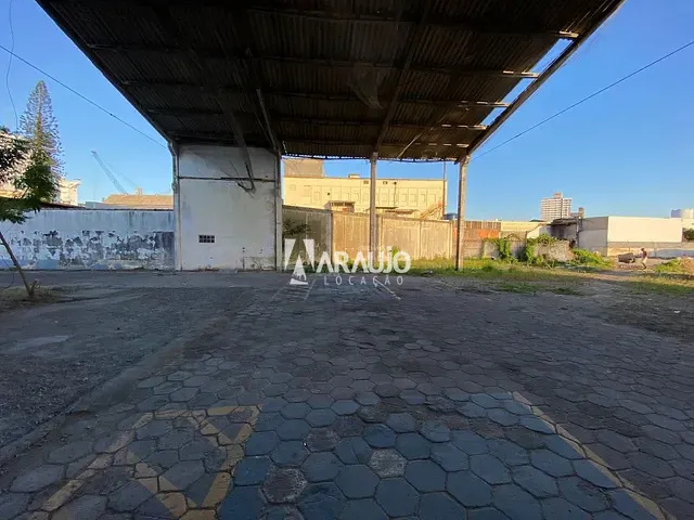 Galpão / Barracão com 400m², para alugar, no bairro Centro em Itajaí
