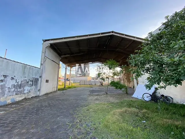 Galpão / Barracão com 400m², para alugar, no bairro Centro em Itajaí
