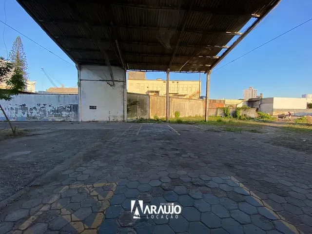 Galpão / Barracão com 400m², para alugar, no bairro Centro em Itajaí