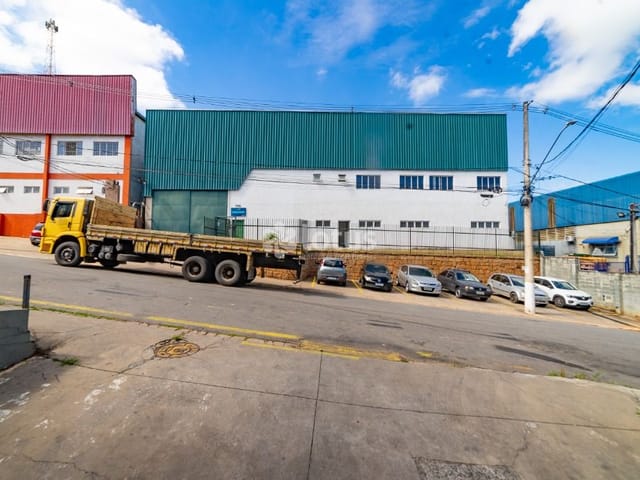 Galpão / Barracão com 1000m², para alugar, no bairro Guaturinho em Cajamar
