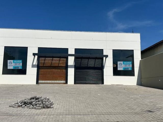 Galpão / Barracão com 588m², para alugar, no bairro Centro em Cambé