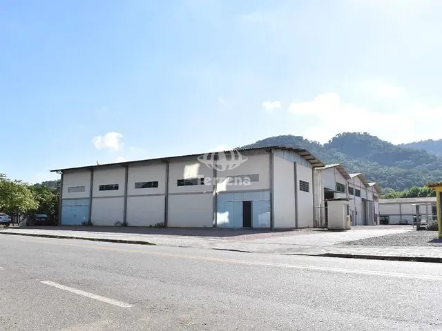 Galpão / Barracão com 5500m², para alugar, no bairro Itoupava Central em Blumenau