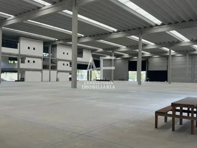 Galpão / Barracão com 10m², para alugar, no bairro Loteamento Industrial em Taubaté