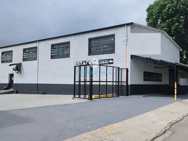 Galpão / Barracão com 2550m², para alugar, no bairro Jardim das Indústrias em São José dos Campos
