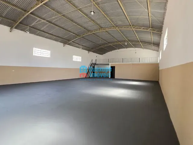 Galpão / Barracão com 500m², para alugar, no bairro Vila Conceição em Guaxupé