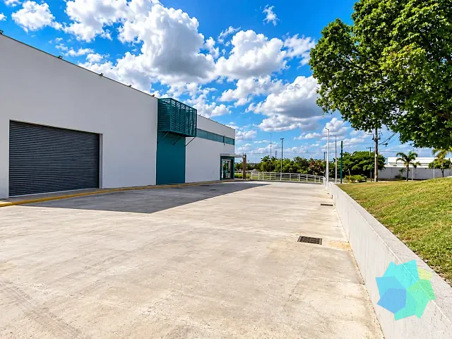 Galpão / Barracão com 3000m², para alugar, no bairro Salto Ville em Salto