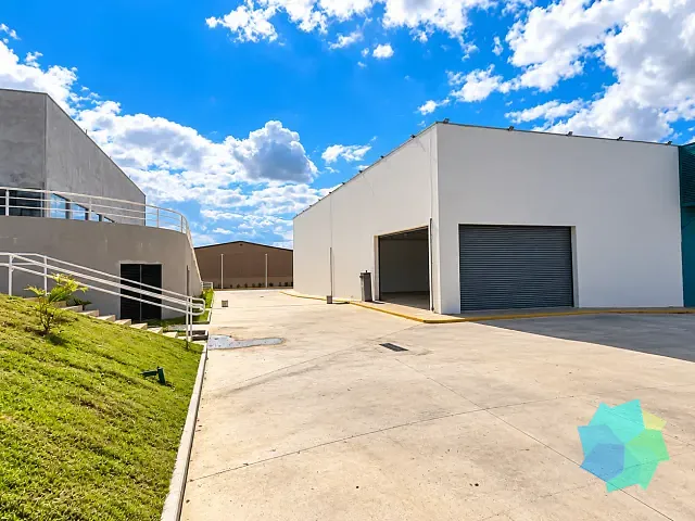 Galpão / Barracão com 3000m², para alugar, no bairro Salto Ville em Salto