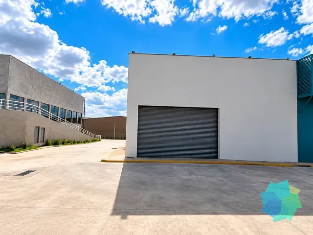 Galpão / Barracão com 3000m², para alugar, no bairro Salto Ville em Salto