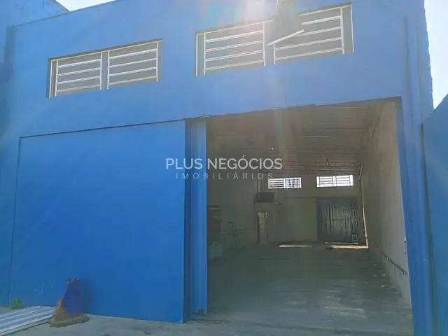 Galpão / Barracão com 250m², para alugar, no bairro Jardim Santa Bárbara em Sorocaba