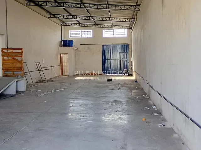 Galpão / Barracão com 250m², para alugar, no bairro Jardim Santa Bárbara em Sorocaba